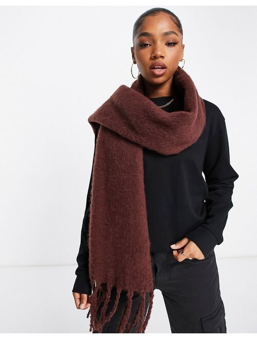 Monki knitted scarf in brown