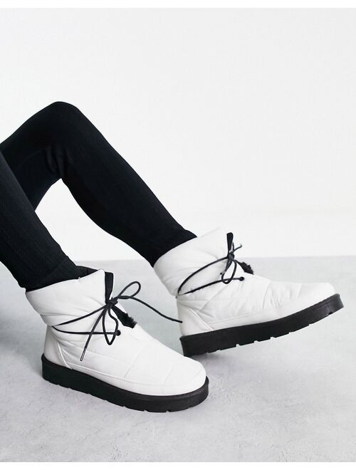 South Beach padded snow boots in white