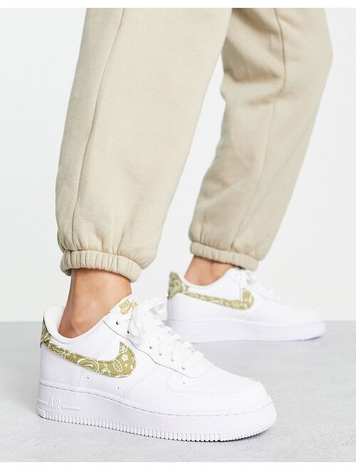 Nike Air Force 1 '07 ESS sneakers in white and brown