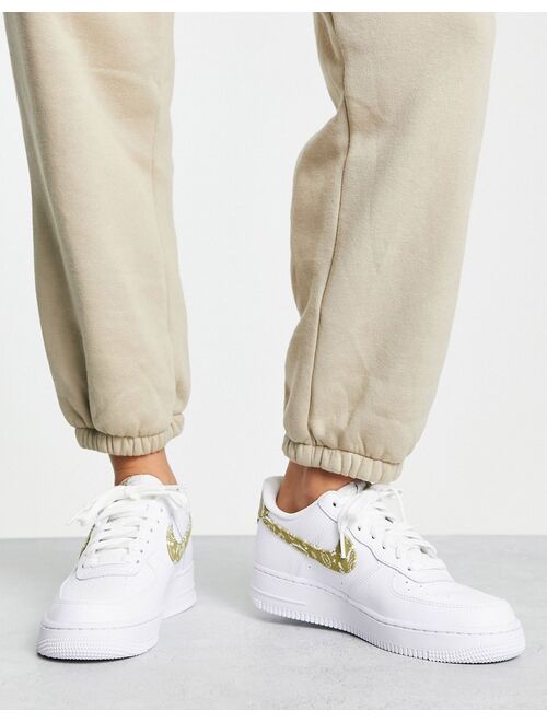 Nike Air Force 1 '07 ESS sneakers in white and brown