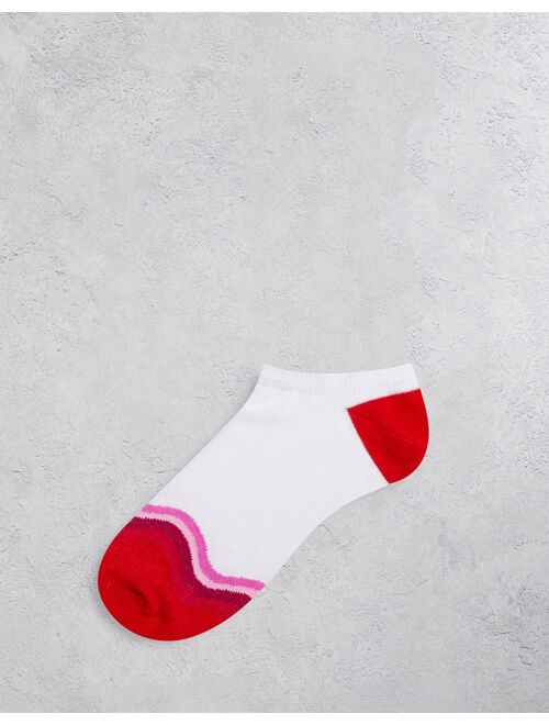 ASOS DESIGN 5 pack sneaker socks with wave print