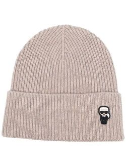 logo-patch ribbed-knit hat