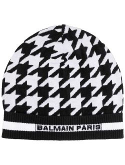 houndstooth-print knitted beanie