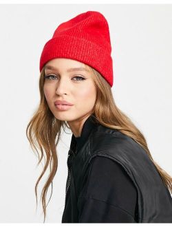 beanie in bright red