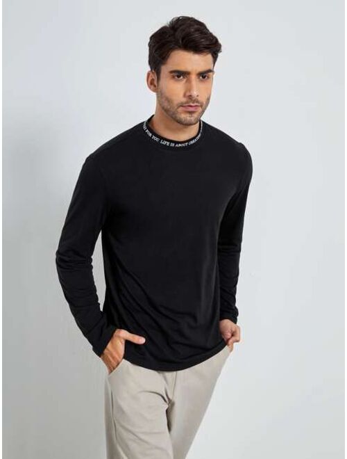 SHEIN Men Slogan Graphic Mock Neck Tee