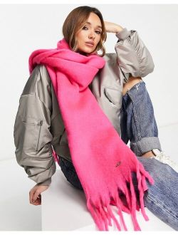 heavyweight tasseled scarf in deep pink