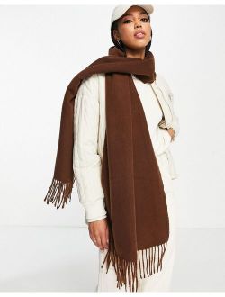 supersoft scarf with tassels in chocolate