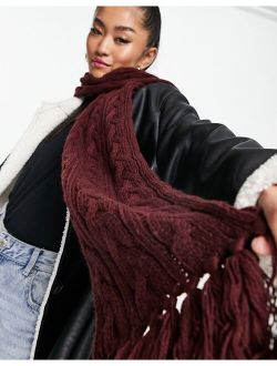 polyester cable knit tassel scarf in burgundy
