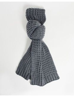 knitted scarf in gray