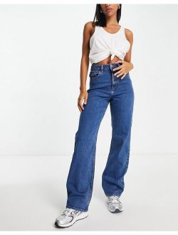 easy straight jeans in mid blue
