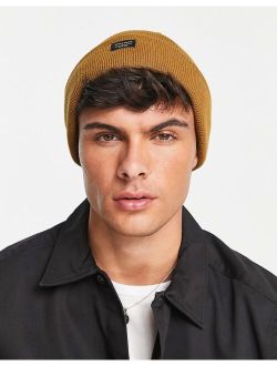 beanie with badge logo in brown