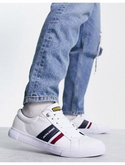 sneakers in white with contrast stripe detail