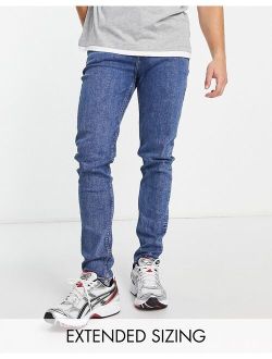 skinny jeans in mid wash blue