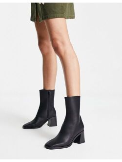 heeled ankle boot in black