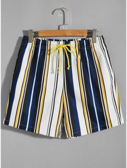 Men Drawstring Waist Striped Shorts