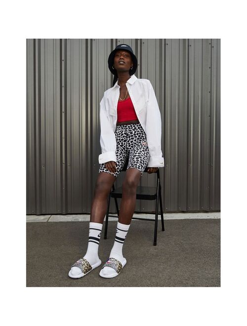 Nike Victori One print slides in white/multi