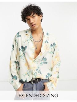 relaxed revere satin shirt in white floral print