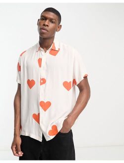 relaxed shirt with red heart print
