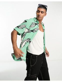 relaxed shirt in green fish print