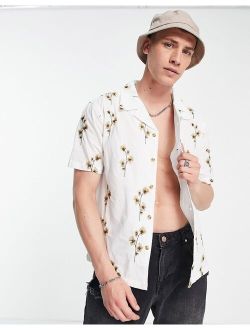 camp collar short sleeve shirt with floral print white