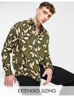 relaxed shirt in khaki floral print