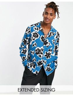 relaxed camp collar shirt in blue floral print