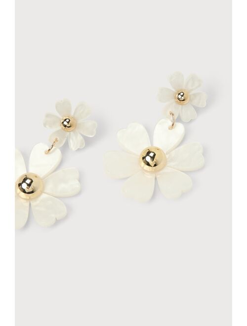 Lulus I Pick You White Acrylic Flower Statement Earrings