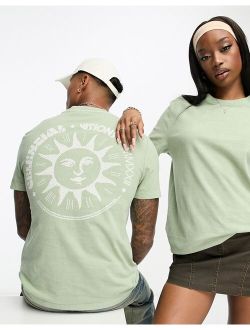 unisex t-shirt with back circle print in olive wash
