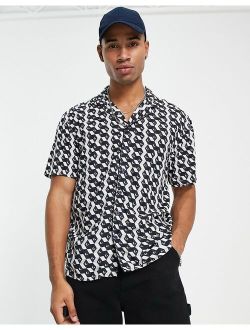 piped geo print shirt in white pattern