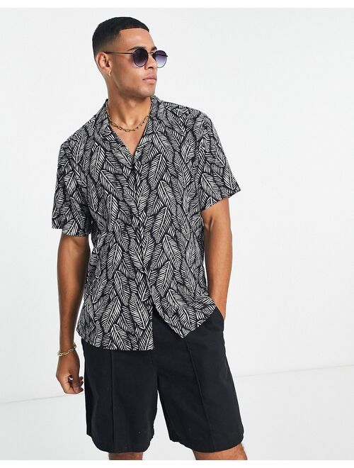New Look revere collar shirt in mono floral