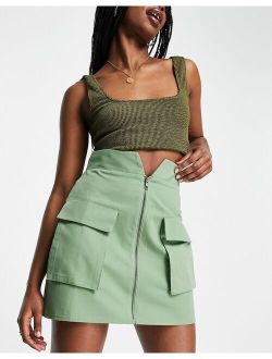 zip up utility mini skirt in green