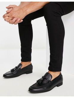 loafers in black faux leather with tassel detail