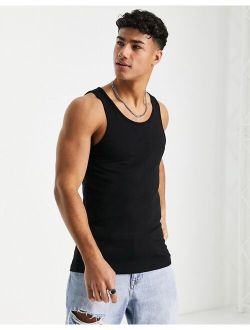 muscle fit tank in black