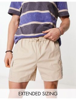slim fit cargo shorts in beige