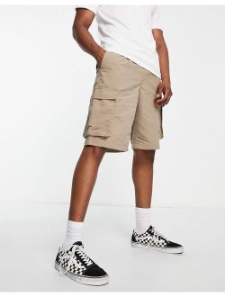 relaxed fit cargo shorts in gray