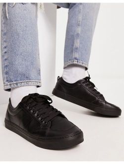 lace up sneaker in black