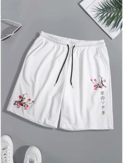 Men Floral Japanese Letter Graphic Drawstring Waist Shorts