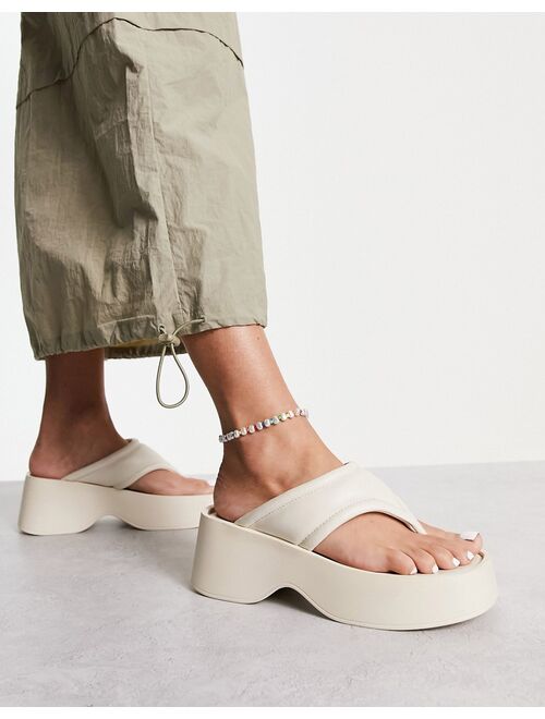 London Rebel flatform toe thong sandals in cream