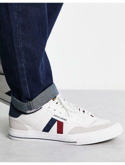 sneakers with retro contrast panels in white