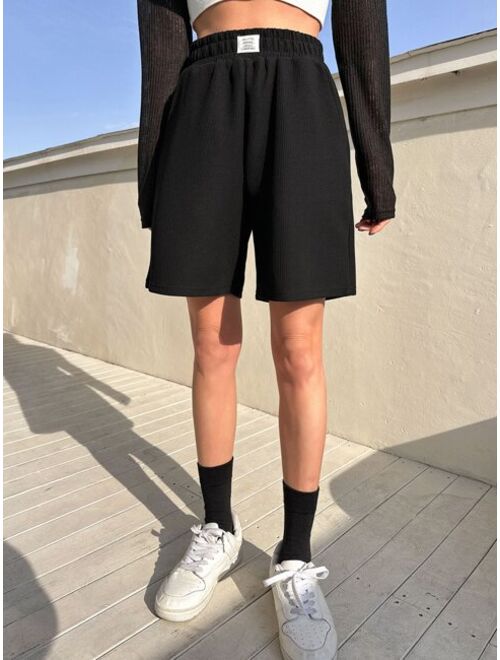 DAZY Letter Patched Detail Slant Pocket Shorts