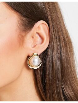 oversized pearl stud earrings in gold