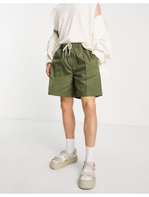 Pull&Bear pleated chino shorts in green