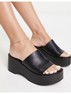 flatform sandal in black