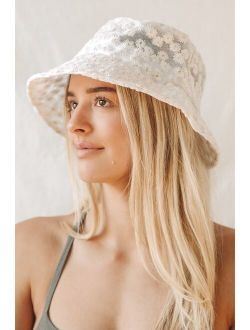 Fresh Summer White Floral Embroidered Bucket Hat
