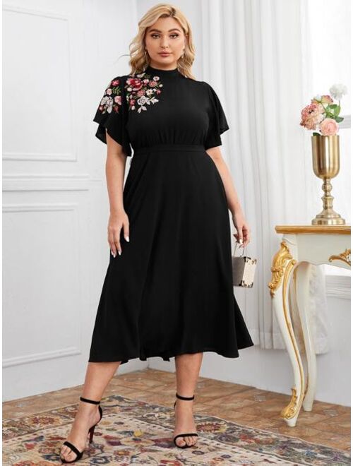 EMERY ROSE Plus Bell Sleeve Floral Embroidered Belted Dress