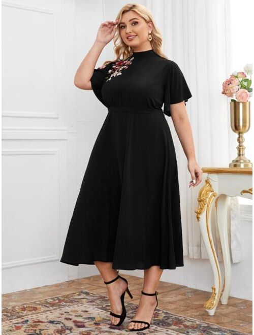 EMERY ROSE Plus Bell Sleeve Floral Embroidered Belted Dress