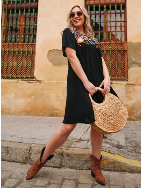 EMERY ROSE Plus Floral Embroidery Smock Dress