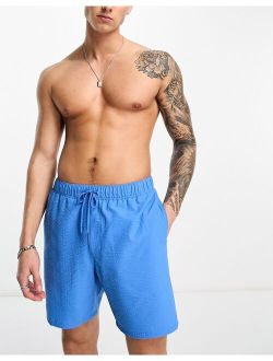 swim shorts in mid length in seersucker blue
