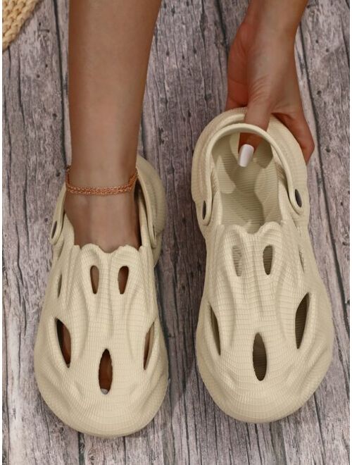 Chengda0 Hollow Out Textured Vented Clogs