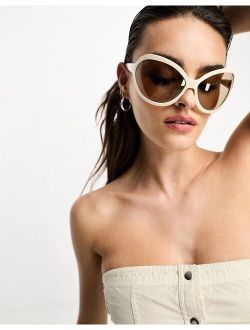 extreme bug sunglasses in off-white